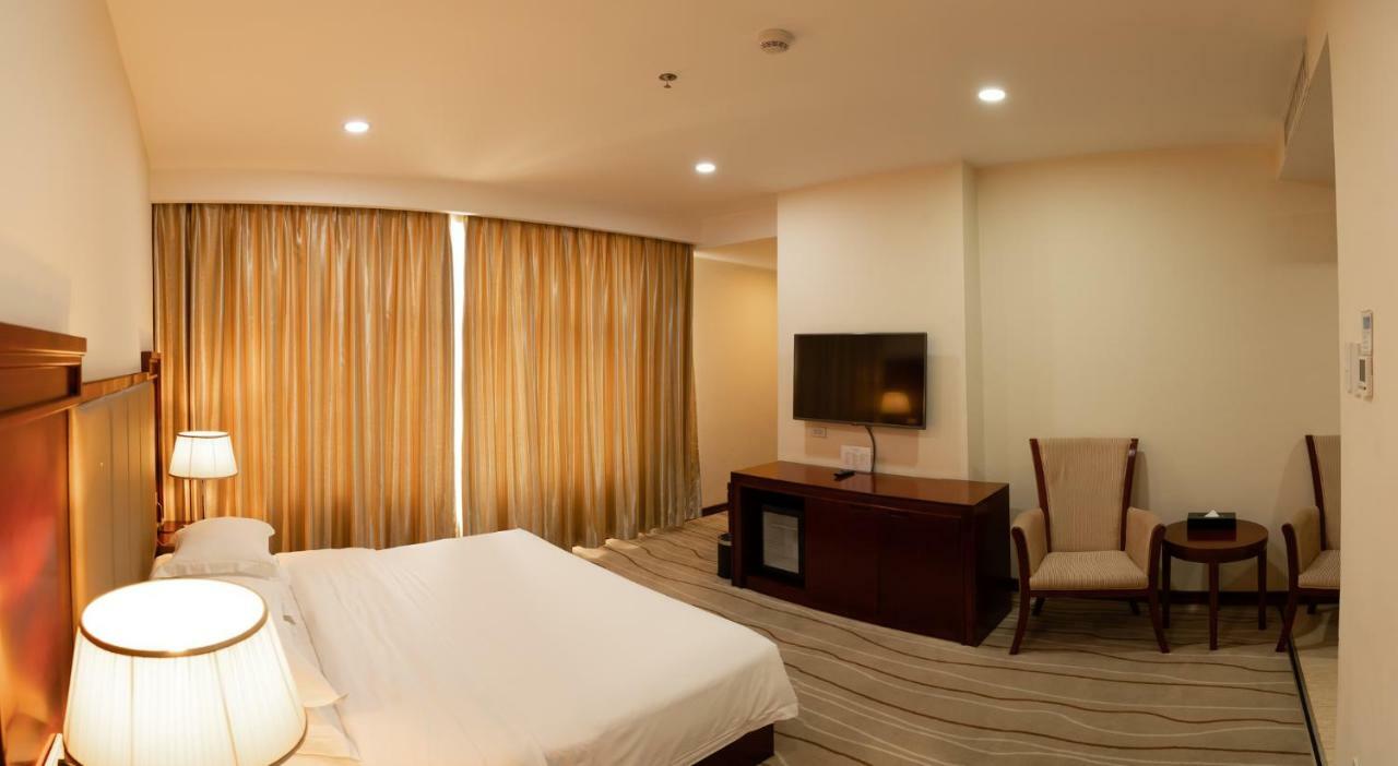 Swiss-Belhotel Blulane Manilla Buitenkant foto