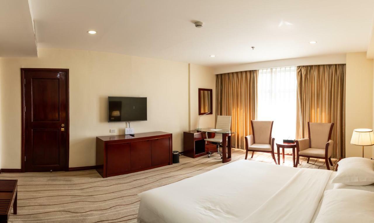 Swiss-Belhotel Blulane Manilla Buitenkant foto